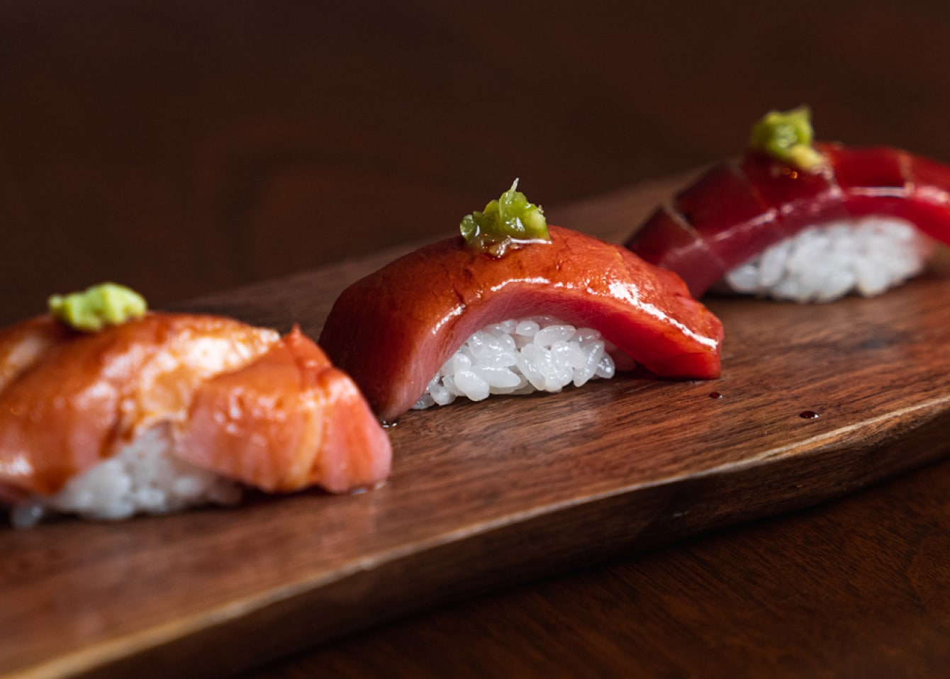 Uchi signature dishes Omakase (chef's tasting menu), various fresh and creative nigiri and sashimi (e.g., Machi Cure), Hama Chili, seasonal specials.